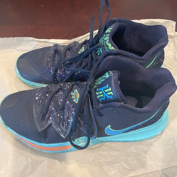 Kyrie 5 UFO sz 9 - Picture 5 of 5